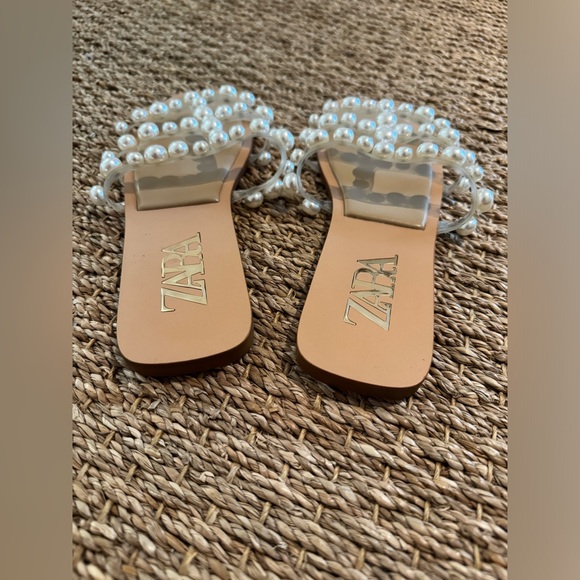 NWOT Zara Vinyl Pearl Flat Sandals Size 39 - Picture 7 of 11